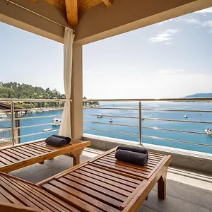  Apartment Seafront 2-bedroom Nika -